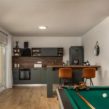 Deep With Pool Villa *